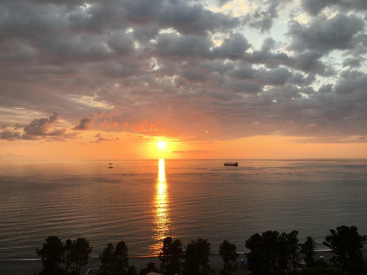 Yellow Room With Sea View マヒンジャウリ エクステリア 写真